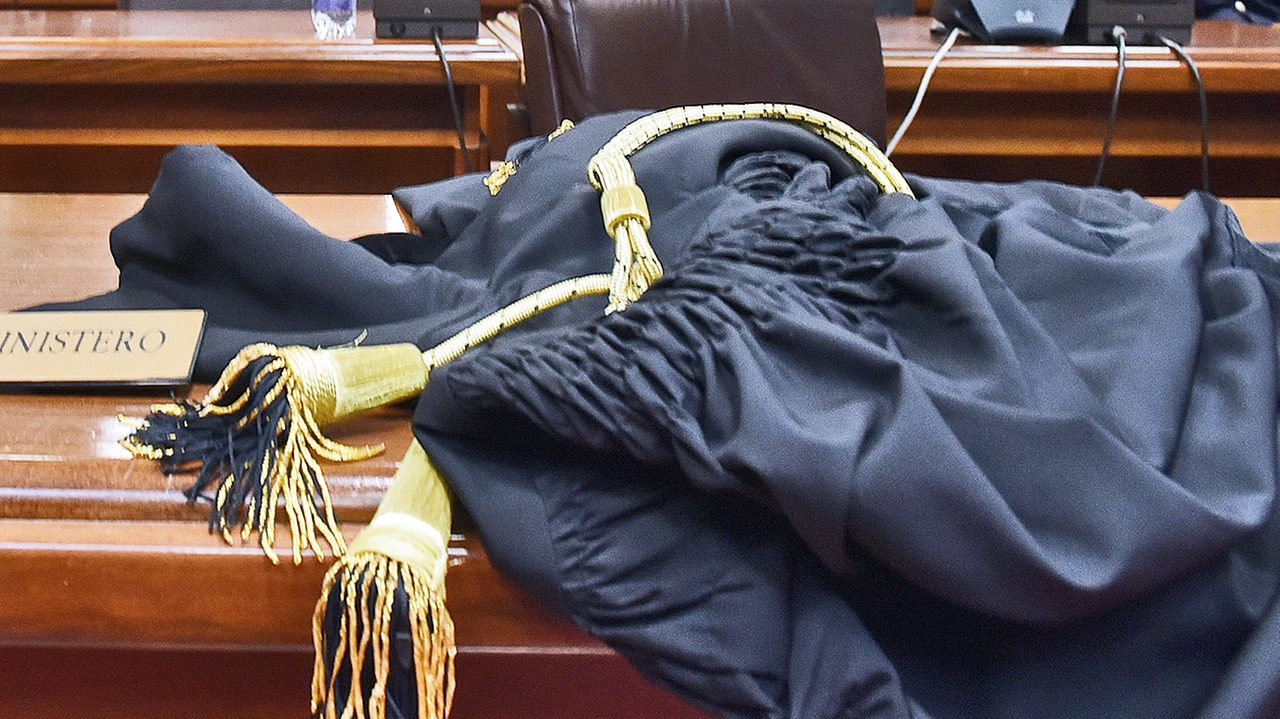 Un'aula di tribunale. Sono tre gli spezzini rinviati a giudizio. Sono accusati di estorsione e usura Un'aula di tribunale. Sono tre gli spezzini rinviati a giudizio. Sono accusati di estorsione e usura