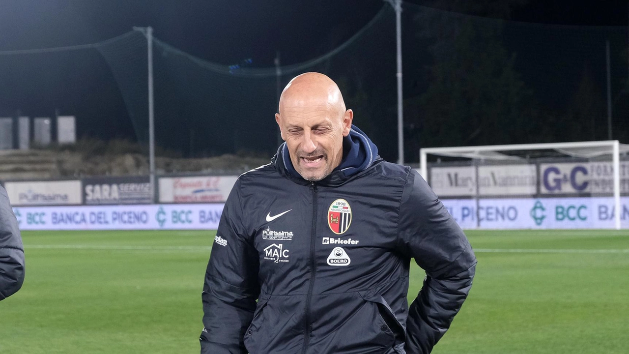 LATINA 1 GUBBIO 0 LATINA (3-4-2-1) Mastrantonio; Marenco, Parodi, Calabrese; Porro (37’ s.t. Vona), De Ciancio, Scravaglieri (23’ s.t. Farneti), Pace...