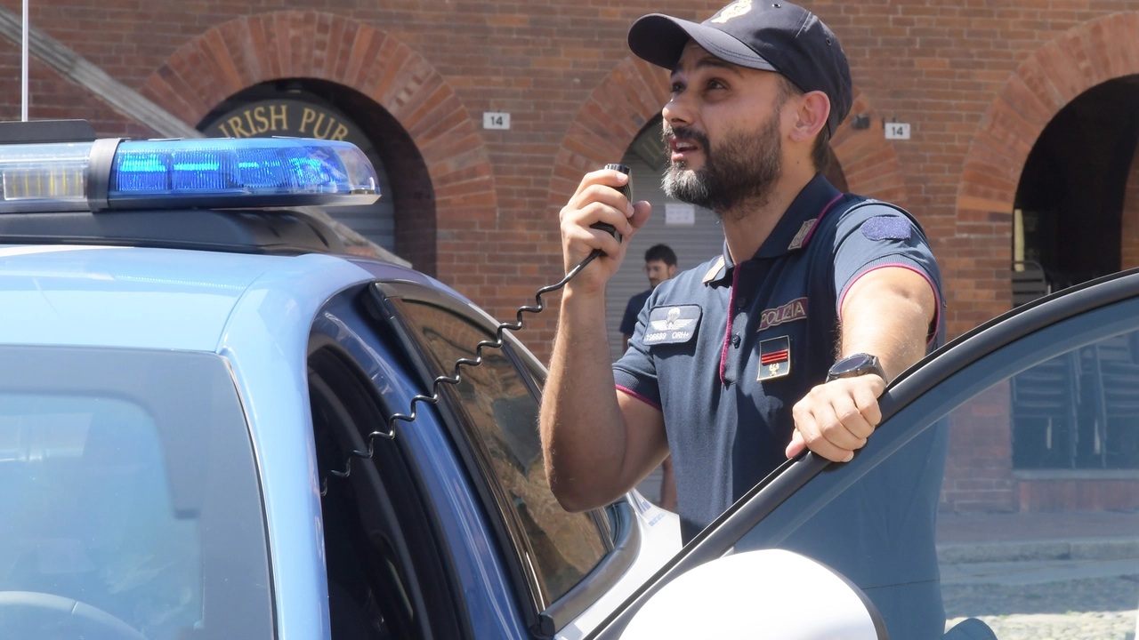 Nel palazzo è intervenuta la polizia. Si cerca di capire cosa sia accaduto Nel palazzo è intervenuta la polizia. Si cerca di capire cosa sia accaduto