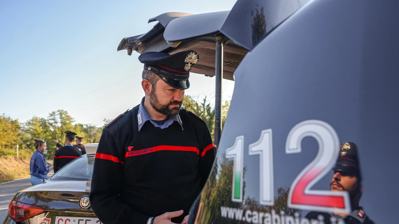 Dopo la rapina in farmacia sono intervenuti i carabinieri che hanno beccato l’uomo. Dopo la rapina in farmacia sono intervenuti i carabinieri che hanno beccato l’uomo.