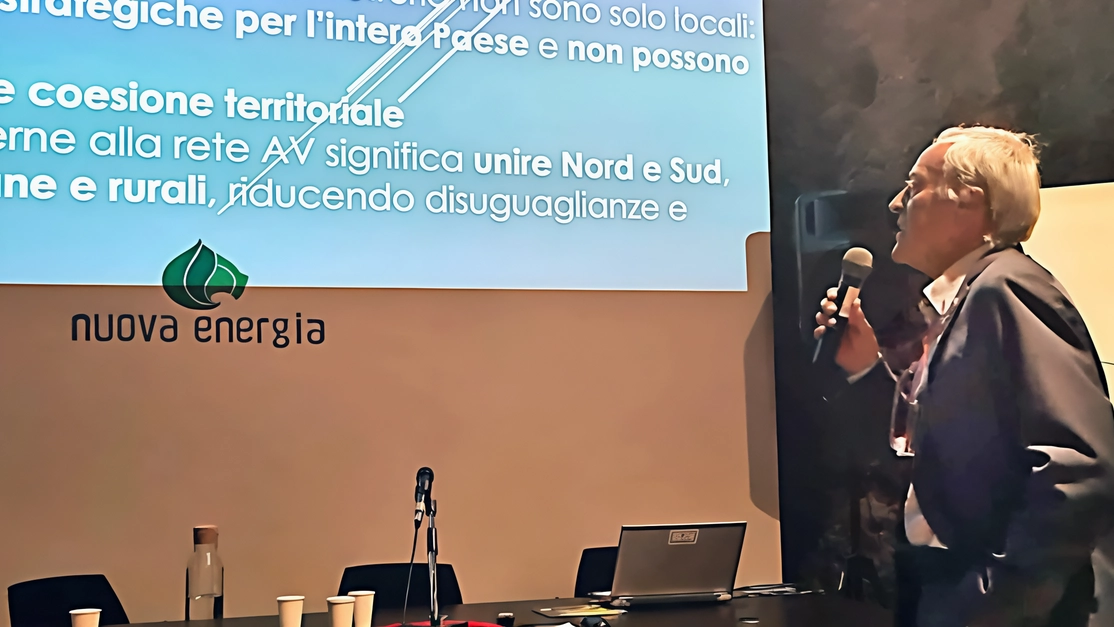 Massimo Gallorini durante l’incontro su MedioEtruria alla Casa dell’Energia