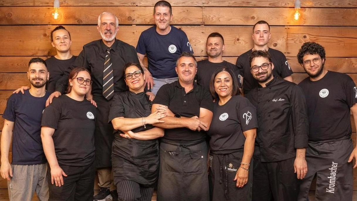 Aperto in via Ferrucci nel 2004, il locale ha saputo farsi apprezzare per la propria idea di ristorazione. I titolari: "Pizze e dessert sono il nostro punto di forza per deliziare i palati" . Aperto in via Ferrucci nel 2004, il locale ha saputo farsi apprezzare per la propria idea di ristorazione. I titolari: "Pizze e dessert sono il nostro punto di forza per deliziare i palati" .