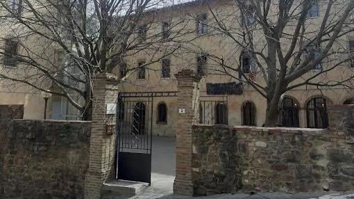 La sede del complesso scolastico di via Lapini a Montalcino La sede del complesso scolastico di via Lapini a Montalcino