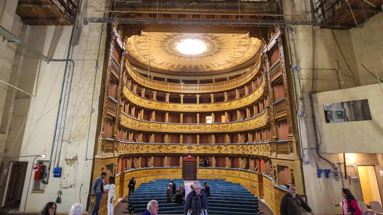 La presentazione: il 18 ottobre riapre il sipario del Pavone (. Foto Crocchioni La presentazione: il 18 ottobre riapre il sipario del Pavone (. Foto Crocchioni