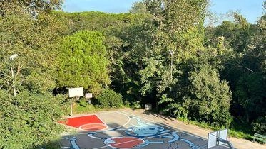 Il recupero del campetto da basket