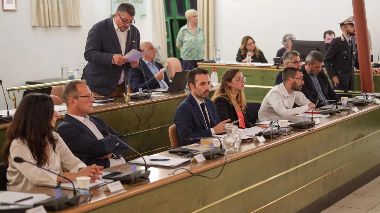 Il Consiglio comunale e la giunta: adesso il sindaco dovrà nominare nuovi assessori Il Consiglio comunale e la giunta: adesso il sindaco dovrà nominare nuovi assessori