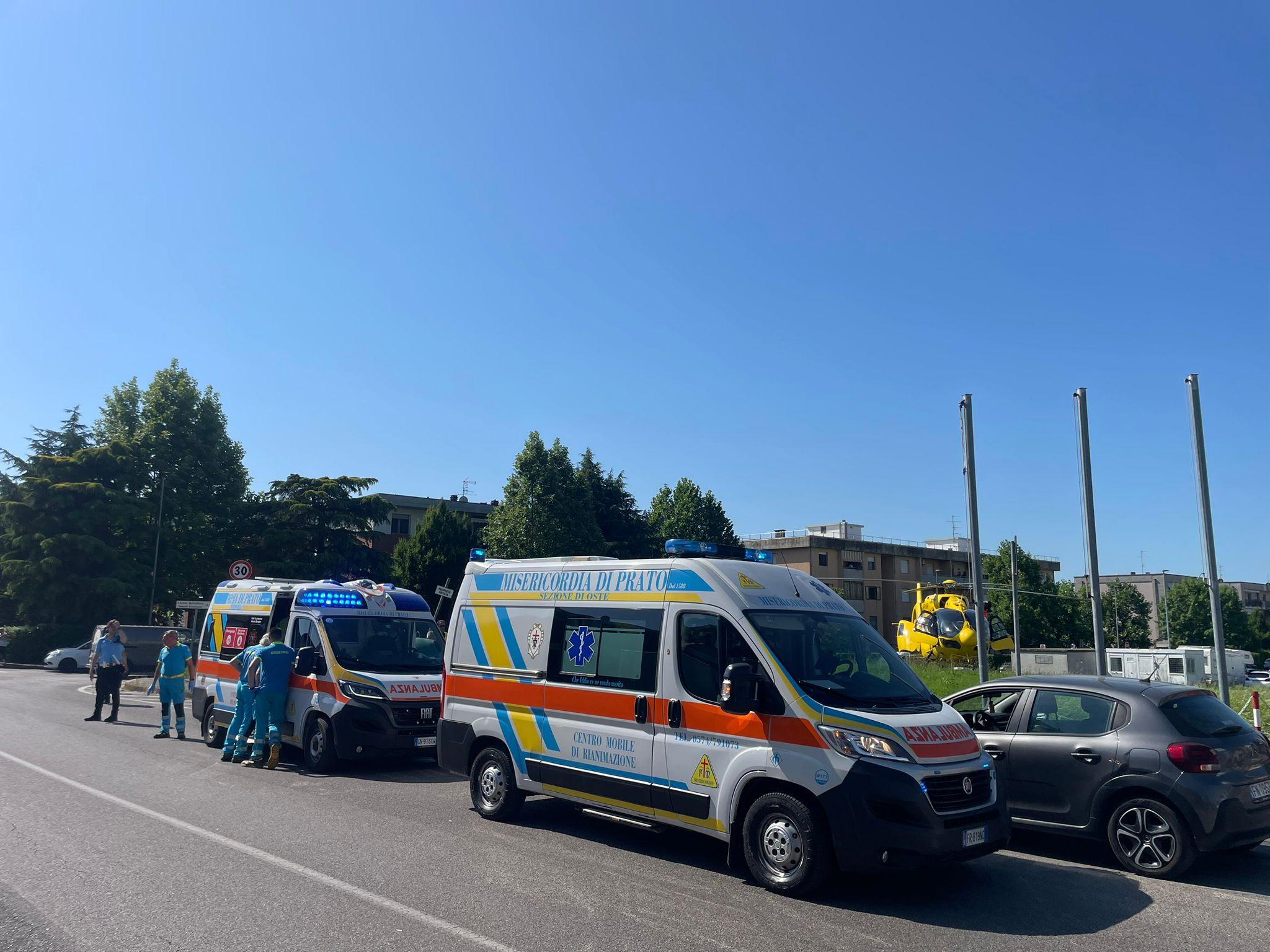 paura a montemurlo uomo cade giù dal balcone
