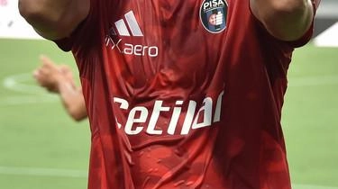 Antonio Aldo Caracciolo, 35 anni. Sopra Simone Canestrelli, 24 anni Antonio Aldo Caracciolo, 35 anni. Sopra Simone Canestrelli, 24 anni