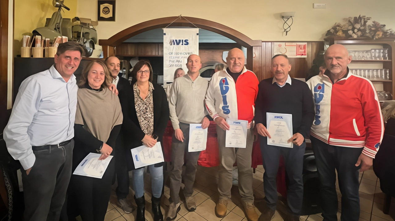 Un gruppo di donatori premiati dall’Avis comunale di Sesta Godano nell’ambito del ritrovo di fine anno organizzato dall’associazione Un gruppo di donatori premiati dall’Avis comunale di Sesta Godano nell’ambito del ritrovo di fine anno organizzato dall’associazione