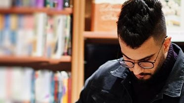 I tetti di spesa ministeriali vengono superati abbondantemente in molti istituti cittadini. Macigni per l’economia di tante famiglie. Le prime classi dei licei tra le più care per la lista dei volumi.