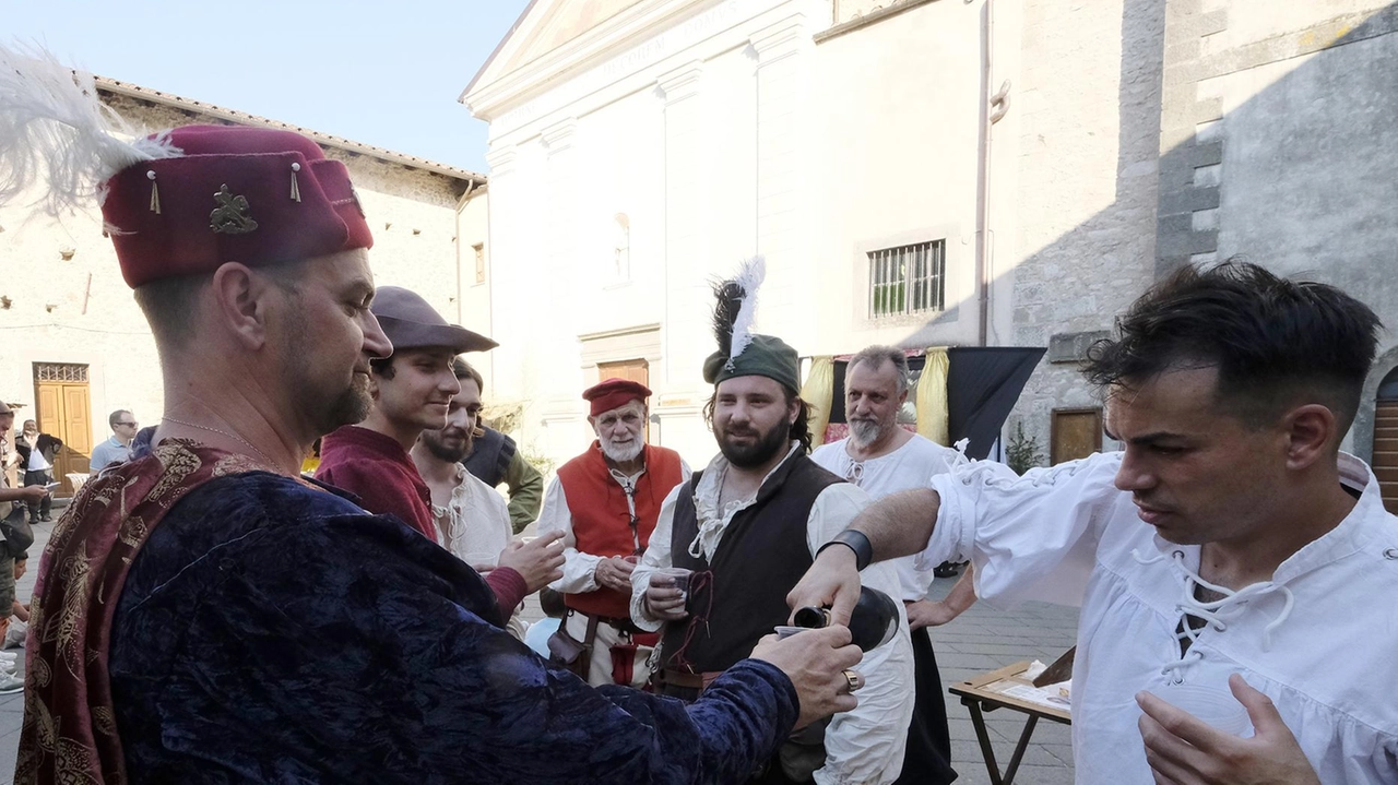 Spettacoli, banchetti, mercato e incontri animano lo storico paese di Villafranca fino a venerdì