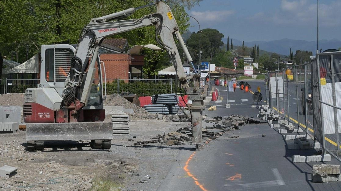 Sopralluogo dell’assessore Buchignani con i tecnici e i responsabili della ditta incaricata. I lavori hanno un valore di 650mila euro e un quadro economico complessivo di 850mila euro.