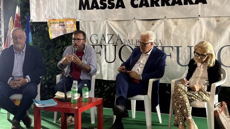 Il governatore in chiusura della festa della Cgil ha puntato sull’economia "Il segretario dell’Autorità portuale dovrà essere un carrarino". Il governatore in chiusura della festa della Cgil ha puntato sull’economia "Il segretario dell’Autorità portuale dovrà essere un carrarino".