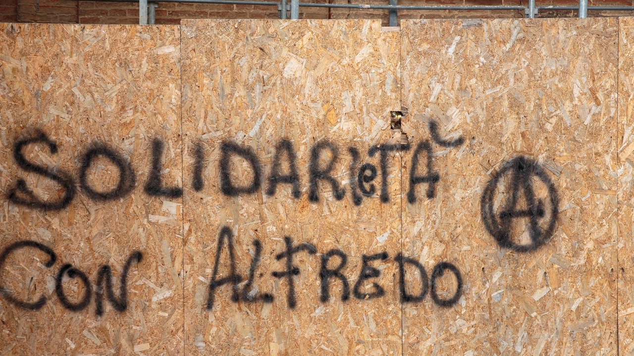 Una scritta comparsa a Pisa Una scritta comparsa a Pisa