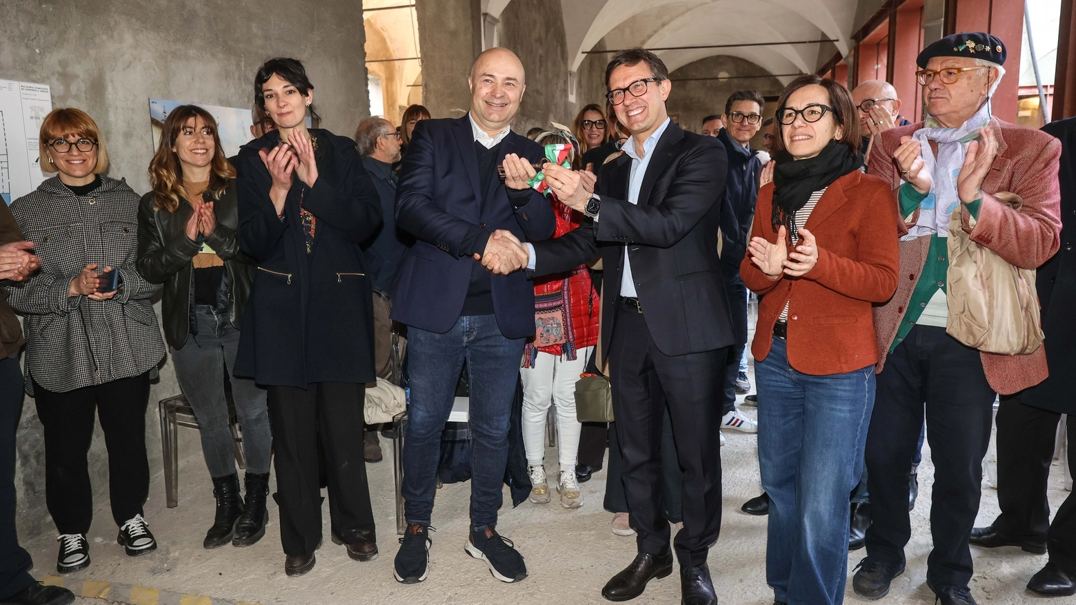 S.Orsola, Nardella consegna le chiavi dell’ex convento a Philippe Baudry (foto Giuseppe Cabras / New Press Photo)