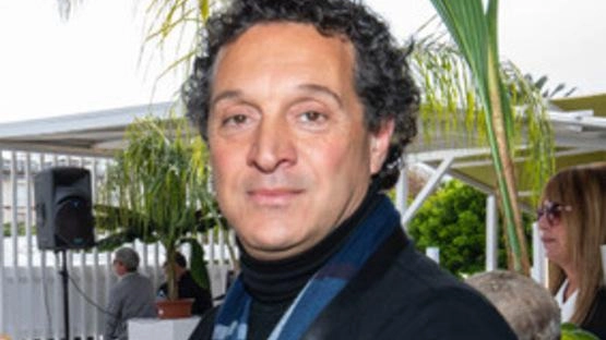 Il titolare del Vienna Luce e del Biondetti, Giacomo Menici, ha incontrato la polizia del commissariato di Forte dei Marmi e presenterà un esposto a Comune, Questura e Prefettura dopo il caos di domenica notte Il titolare del Vienna Luce e del Biondetti, Giacomo Menici, ha incontrato la polizia del commissariato di Forte dei Marmi e presenterà un esposto a Comune, Questura e Prefettura dopo il caos di domenica notte