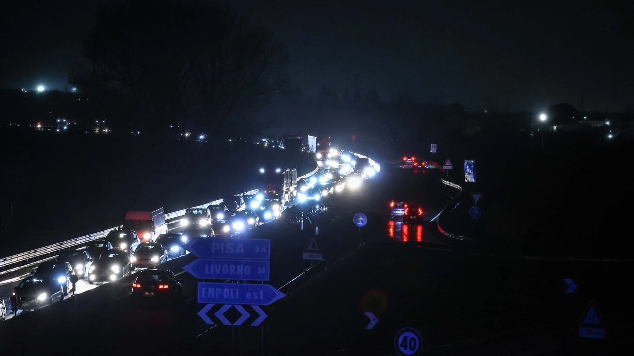 Tamponamento fra 3 auto in Fi-Pi-Li, traffico in tilt a Empoli (Foto Gasperini/Germogli) Tamponamento fra 3 auto in Fi-Pi-Li, traffico in tilt a Empoli (Foto Gasperini/Germogli)
