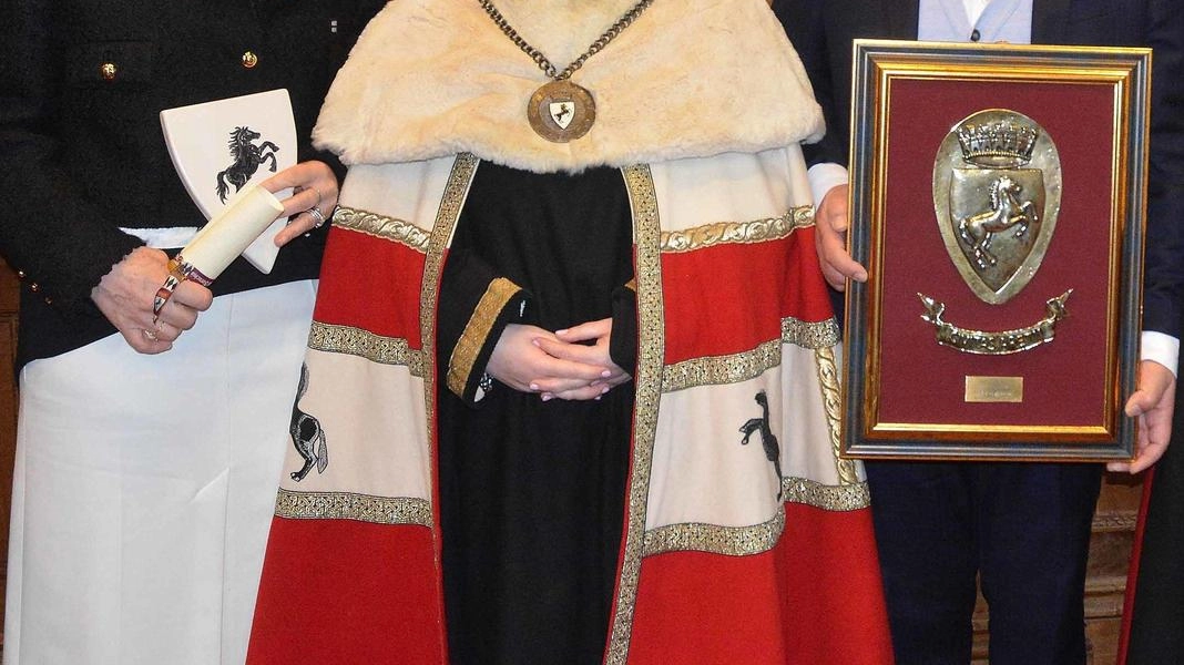 Il premio a Squarcialupi consegnato da Lucia Tanti ai figli Maria Cristina e Andrea Il premio a Squarcialupi consegnato da Lucia Tanti ai figli Maria Cristina e Andrea