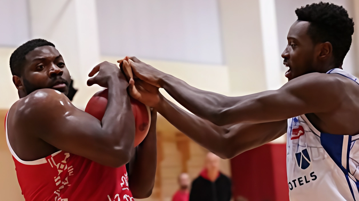Estra sconfitta 101-84 da Unahotels Reggio Emilia. Pistoia in vantaggio nel primo tempo, ma Reggio reagisce e vince. Paschall top scorer. Prossimo match con Nutribullet Treviso. Estra sconfitta 101-84 da Unahotels Reggio Emilia. Pistoia in vantaggio nel primo tempo, ma Reggio reagisce e vince. Paschall top scorer. Prossimo match con Nutribullet Treviso.