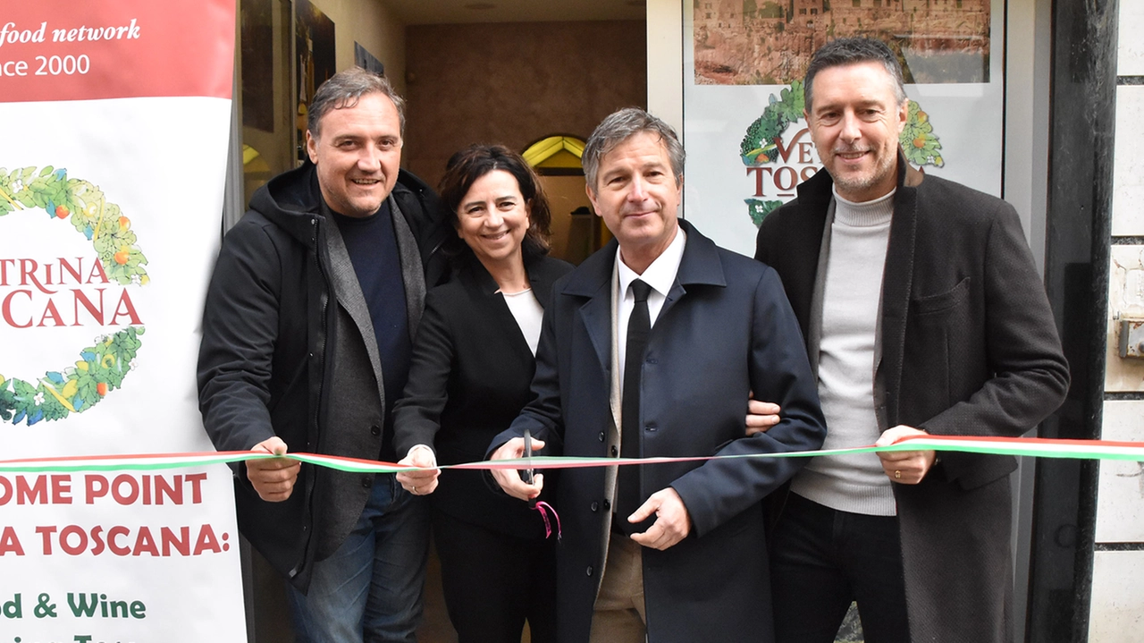 Inaugurazione in corso Carducci del “Welcome Point” di Vetrina Toscana Inaugurazione in corso Carducci del “Welcome Point” di Vetrina Toscana