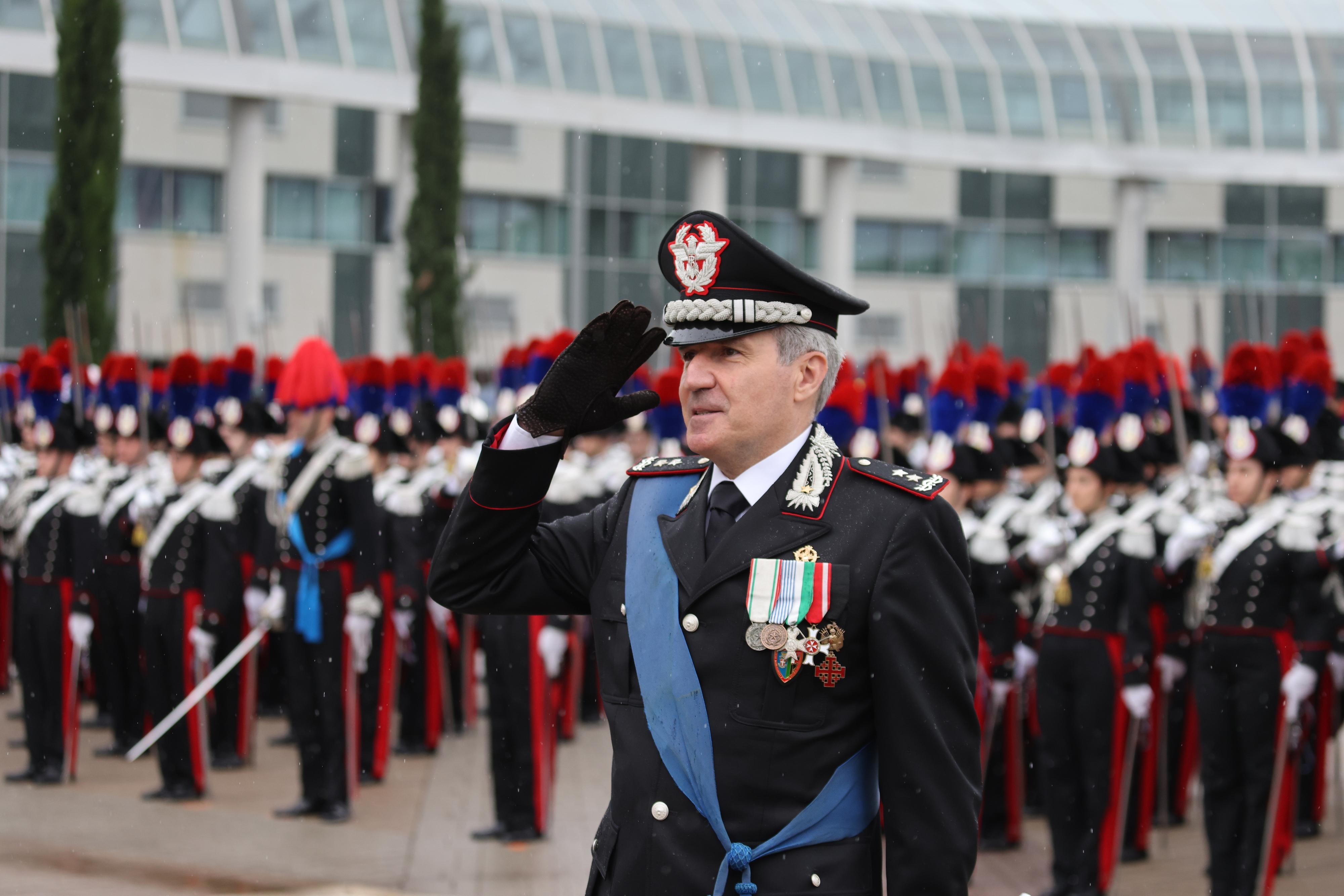 Il discorso agli allievi: prima venite voi. Rimosso il generale dei carabinieri Il discorso agli allievi: prima venite voi. Rimosso il generale dei carabinieri