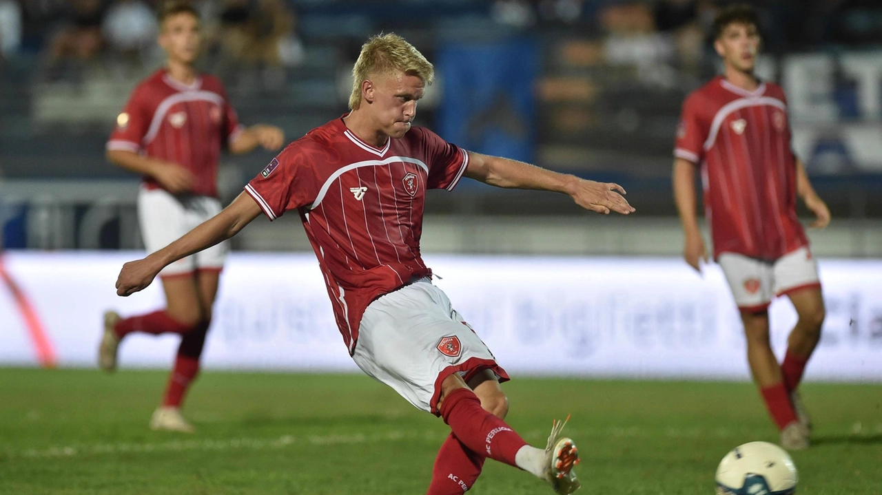 L’islandese Adam Palsson, tripletta all’esordio in Coppa Italia contro il Latina L’islandese Adam Palsson, tripletta all’esordio in Coppa Italia contro il Latina