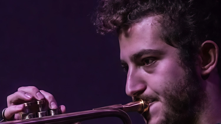 Il secondo appuntamento con il jazz di Sounds on Friday al Circolo La Libertà di Viaccia presenta il quartetto Dialogue, guidato dal talentuoso trombettista Jacopo Fagioli. Un'esperienza unica di jazz contemporaneo e improvvisazione. Il secondo appuntamento con il jazz di Sounds on Friday al Circolo La Libertà di Viaccia presenta il quartetto Dialogue, guidato dal talentuoso trombettista Jacopo Fagioli. Un'esperienza unica di jazz contemporaneo e improvvisazione.