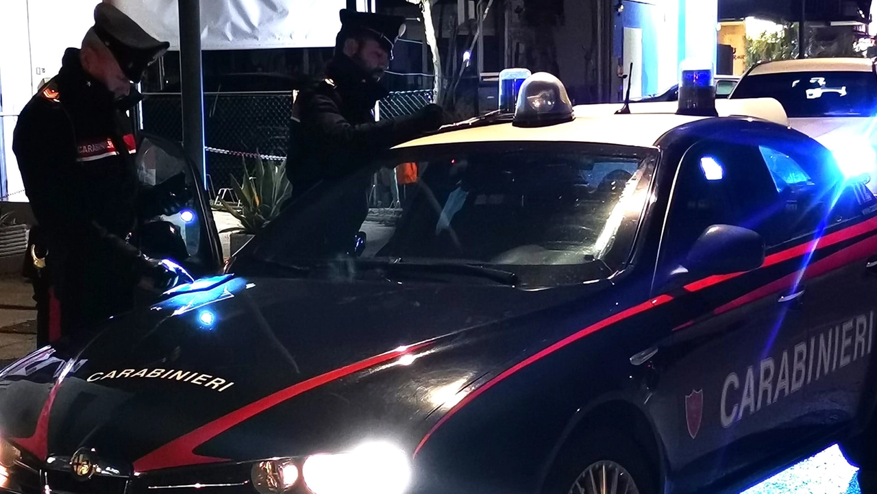 Dopo l'aggressione l'uomo si è rivolto ai carabinieri (Foto di repertorio) Dopo l'aggressione l'uomo si è rivolto ai carabinieri (Foto di repertorio)
