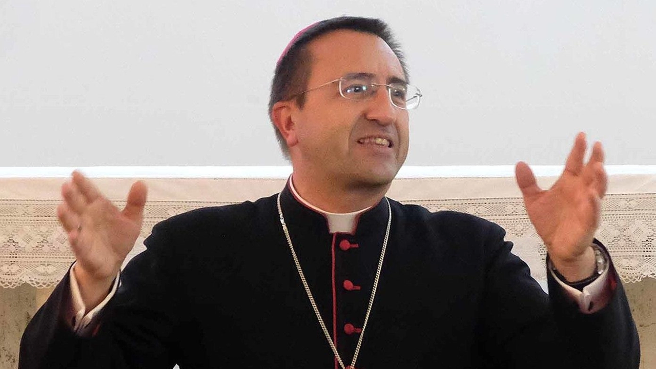 AREZZO "Vivere la giornata di venerdì in digiuno e preghiera, supplicando il Signore che ci conceda pace e giustizia e...