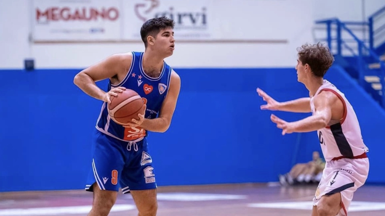 Francesco Rapini con la camiseta de Attila Junior Recanati