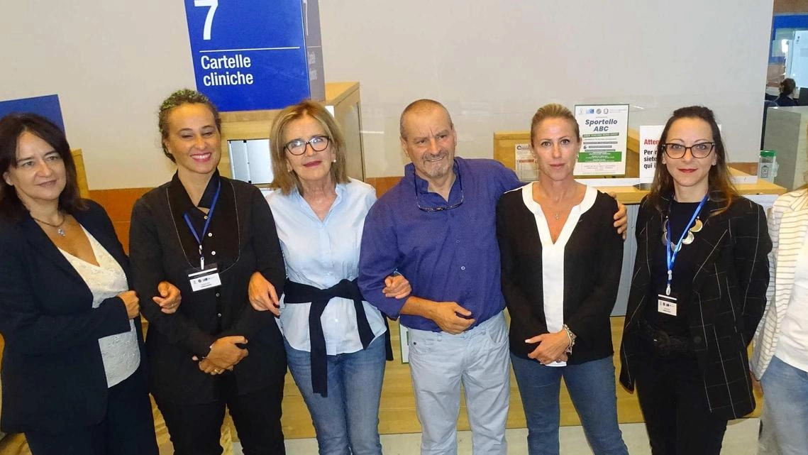 La direzione dell’ospedale e i referenti dei servizi sociali dell’Asl con il consigliere dell’Ens e le operatrici dell’associazione ’Comunico’ La direzione dell’ospedale e i referenti dei servizi sociali dell’Asl con il consigliere dell’Ens e le operatrici dell’associazione ’Comunico’