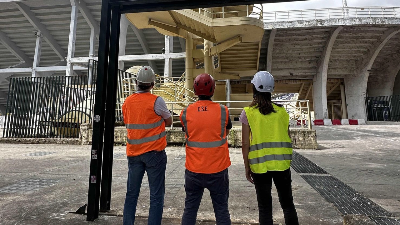 I lavori di restauro dello stadio Franchi vanno avanti accumulando ritardi I lavori di restauro dello stadio Franchi vanno avanti accumulando ritardi