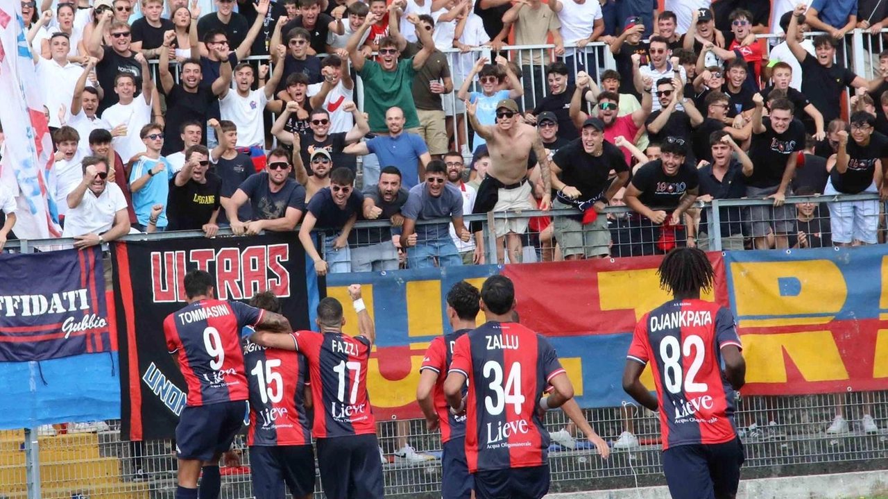 L’esultanza dei giocatori del Gubbio nel derby con il Perugia L’esultanza dei giocatori del Gubbio nel derby con il Perugia