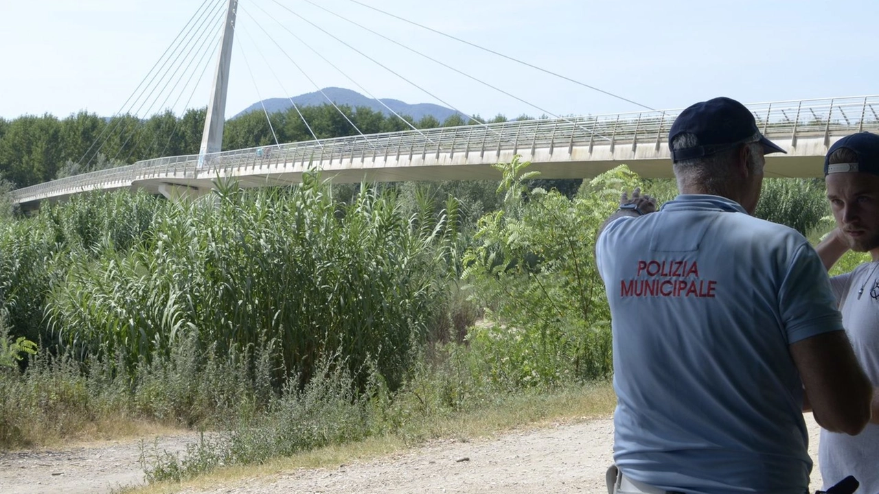 La polizia municipale sul luogo dov’è morto Hassib Guesmi La polizia municipale sul luogo dov’è morto Hassib Guesmi