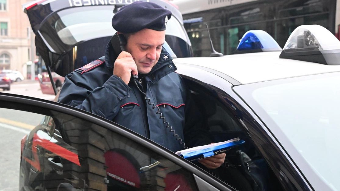I carabinieri lo hanno arrestato per ben due. volte da distanza di una decina di giorni. La misura è stata inasprita con il divieto di dimora a Prato I carabinieri lo hanno arrestato per ben due. volte da distanza di una decina di giorni. La misura è stata inasprita con il divieto di dimora a Prato