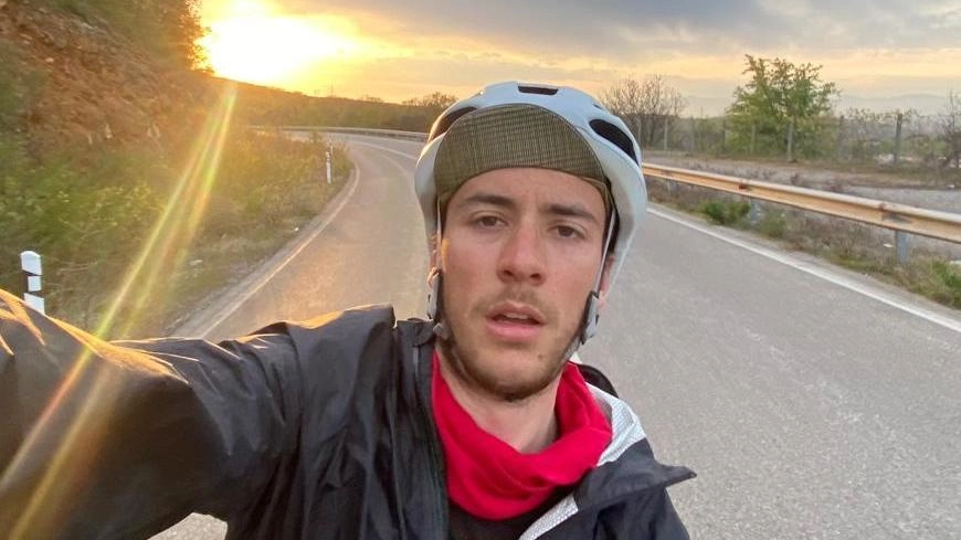 Giorgio Natale si concede un selfie al tramonto per immortalare il viaggio Giorgio Natale si concede un selfie al tramonto per immortalare il viaggio