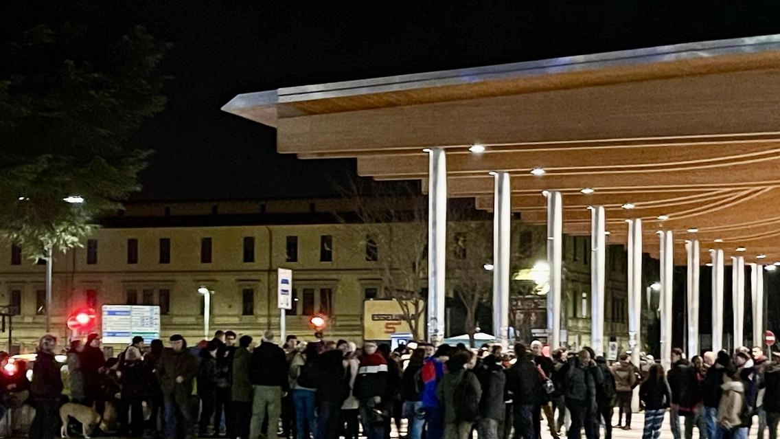 Il gruppo ha organizzato due giorni di eventi per il suo decennale. Insorgono l’Anpi e la Rete Antifascista con il contro-presidio. L’assessora Albanese: "Rigurgito che non ha dignità". Il gruppo ha organizzato due giorni di eventi per il suo decennale. Insorgono l’Anpi e la Rete Antifascista con il contro-presidio. L’assessora Albanese: "Rigurgito che non ha dignità".