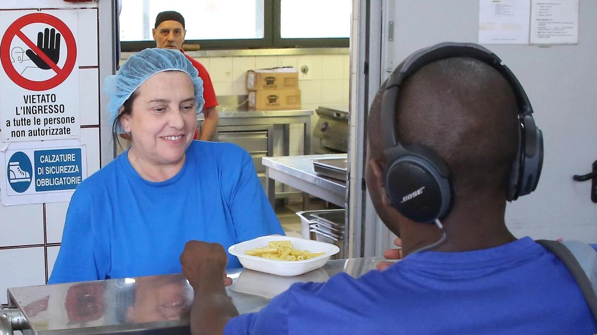 Durante agosto, la Fondazione Solidarietà Caritas di Firenze continua a supportare 645 persone bisognose, con servizi come pasti, docce e attività per bambini. La presenza dei volontari è fondamentale in un periodo delicato come l'estate. Durante agosto, la Fondazione Solidarietà Caritas di Firenze continua a supportare 645 persone bisognose, con servizi come pasti, docce e attività per bambini. La presenza dei volontari è fondamentale in un periodo delicato come l'estate.