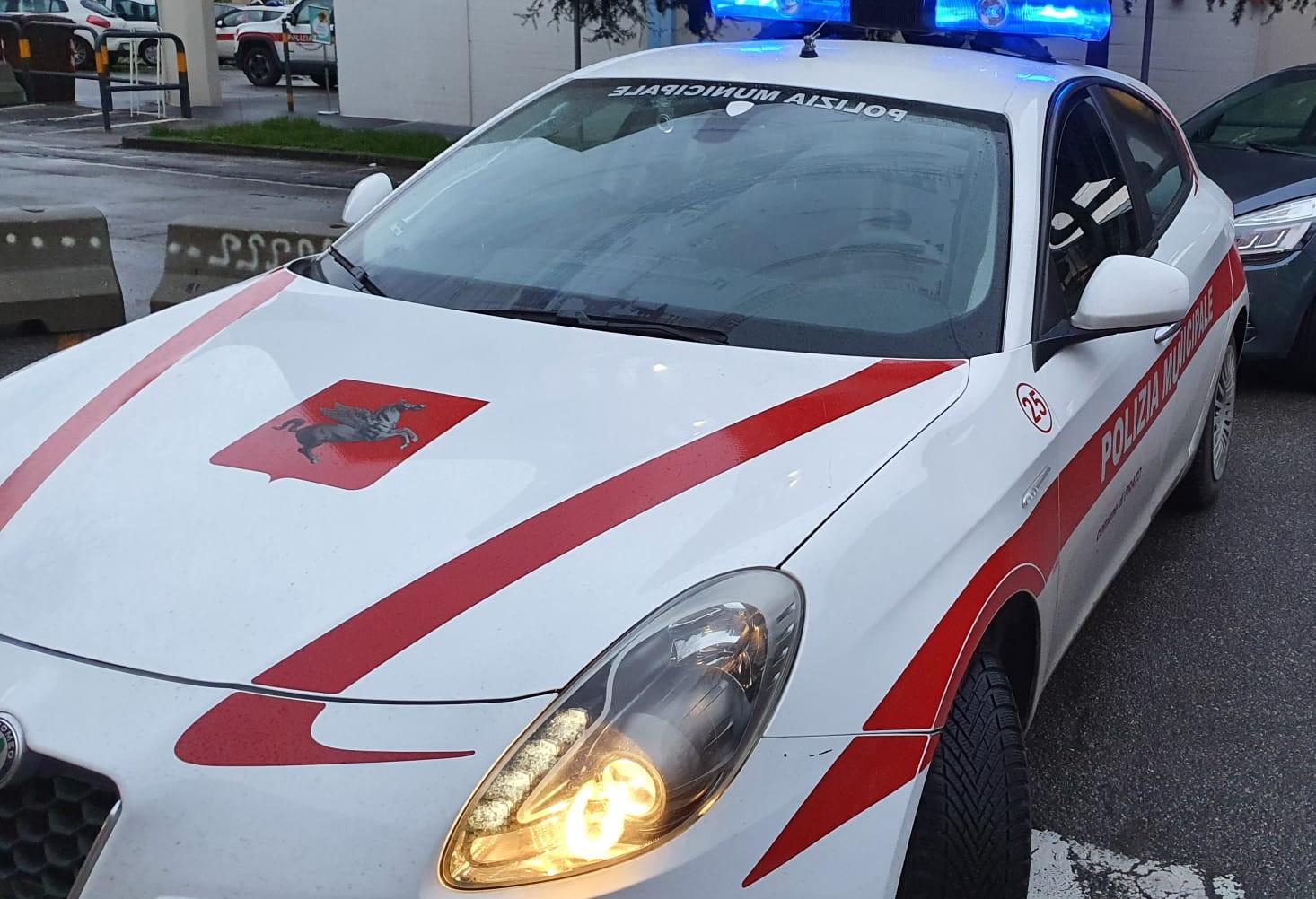 vende merce non consentita scattano i sigilli a un negozio in centro da Lanazione.it vende merce non consentita scattano i sigilli a un negozio in centro