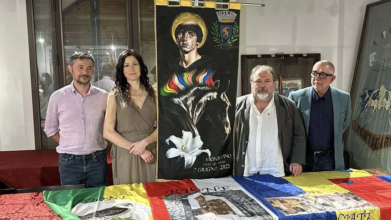 Da sinistra il sindaco Alessio Serragli, la pittrice Claudia Neozzi, il maestro Carlo Pizzzichini, il presidente dell’Associazione proprietari di cavalli Osvaldo Costa
