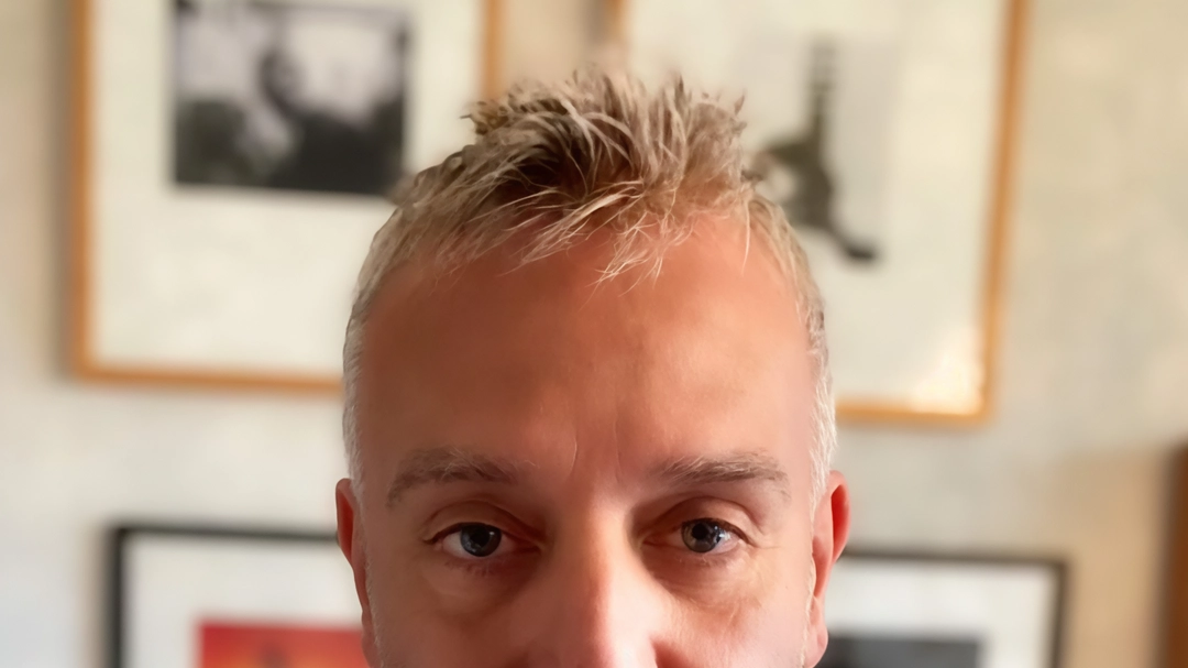 Riccardo Rustici, chitarrista e produttore, ha lavorato con i più grandi artisti italiani e internazionali Riccardo Rustici, chitarrista e produttore, ha lavorato con i più grandi artisti italiani e internazionali
