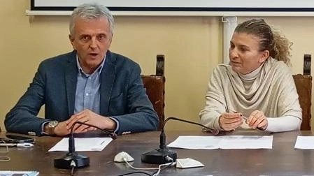Undici incontri per presentare i profili e il nuovo modello organizzativo sanitario e sociale. De Caro: "Informare i cittadini sul funzionamento della rete dei servizi può aiutare l’intero sistema". Undici incontri per presentare i profili e il nuovo modello organizzativo sanitario e sociale. De Caro: "Informare i cittadini sul funzionamento della rete dei servizi può aiutare l’intero sistema".