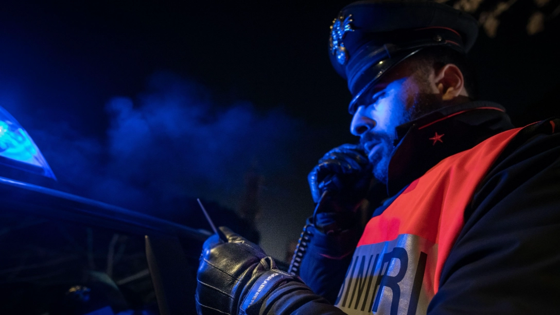 Carabiniere in una foto di repertorio. A Volterra una tranquilla festa di Capodanno si è trasformata in incubo Carabiniere in una foto di repertorio. A Volterra una tranquilla festa di Capodanno si è trasformata in incubo