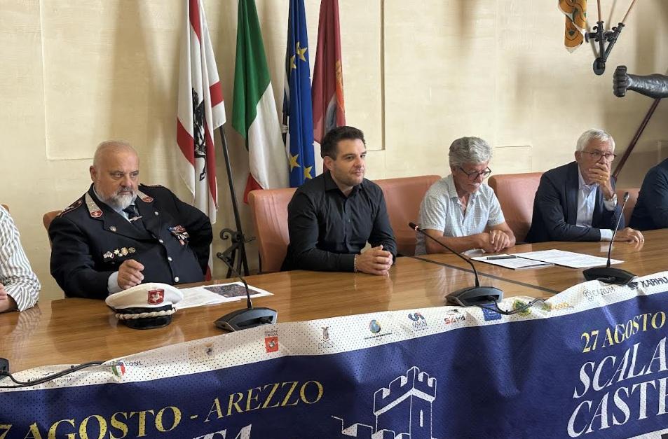 https://www.lanazione.it/image-service/view/acePublic/alias/contentid/NTRhZTdjMDktNWUwZS00/0/la-presentazione-della-scalata-al-castello.jpeg?f=1.91:1&w=1200