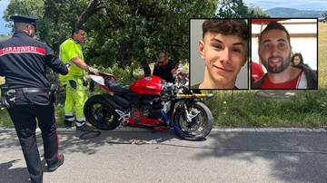 L’incidente di Scansano. Mattia, appena maggiorenne, Leonardo giovane padre: ancora tragedia sulle strade