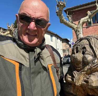 Schianto fatale sulla strada 68: muore centauro contro un muretto Schianto fatale sulla strada 68: muore centauro contro un muretto
