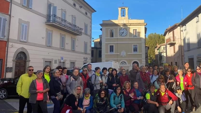 A Panicale, la "Camminata in Rosa" ha coinvolto 100 persone a sostegno della campagna internazionale contro il tumore al seno. I proventi devoluti alla ricerca. Organizzatori e partecipanti ringraziano chi ha contribuito al successo dell'evento. A Panicale, la "Camminata in Rosa" ha coinvolto 100 persone a sostegno della campagna internazionale contro il tumore al seno. I proventi devoluti alla ricerca. Organizzatori e partecipanti ringraziano chi ha contribuito al successo dell'evento.