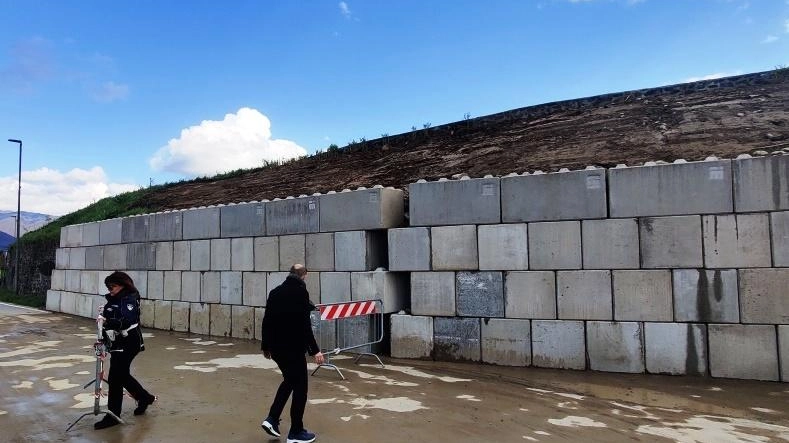 Altra questione è quella della completa messa in sicurezza dell’argine del torrente Agna (nella foto), per il quale si attendono i finanziamenti dalla Protezione Civile Nazionale Altra questione è quella della completa messa in sicurezza dell’argine del torrente Agna (nella foto), per il quale si attendono i finanziamenti dalla Protezione Civile Nazionale