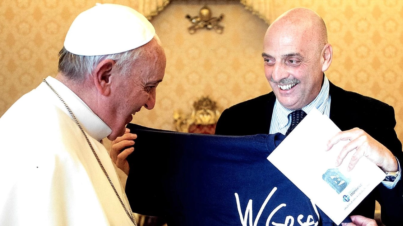 Papa Francesco insieme a Paolo Brosio