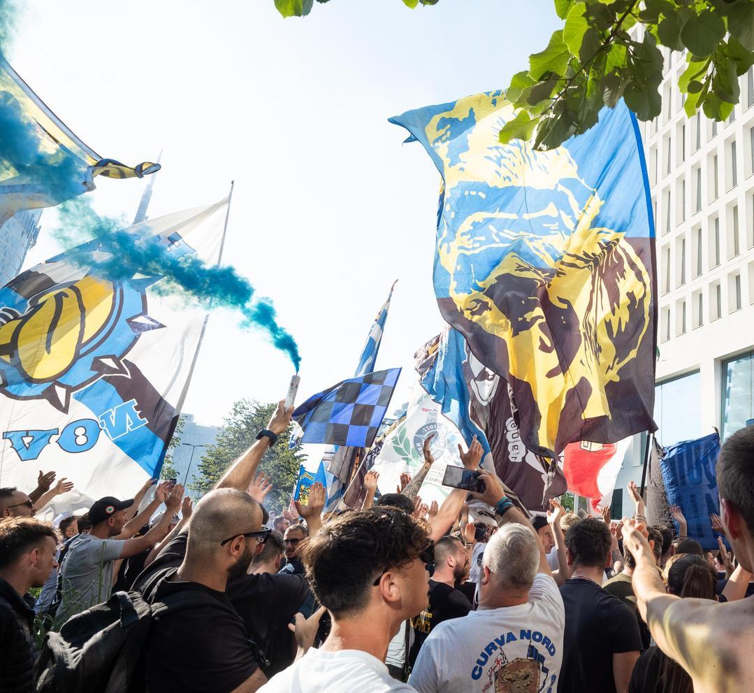 è febbre da champions i tifosi dell inter fremono da Lanazione.it è febbre da champions i tifosi dell inter fremono